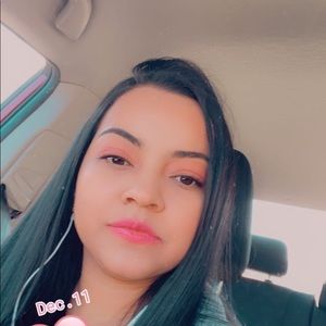 Meet your Posher, Claudia